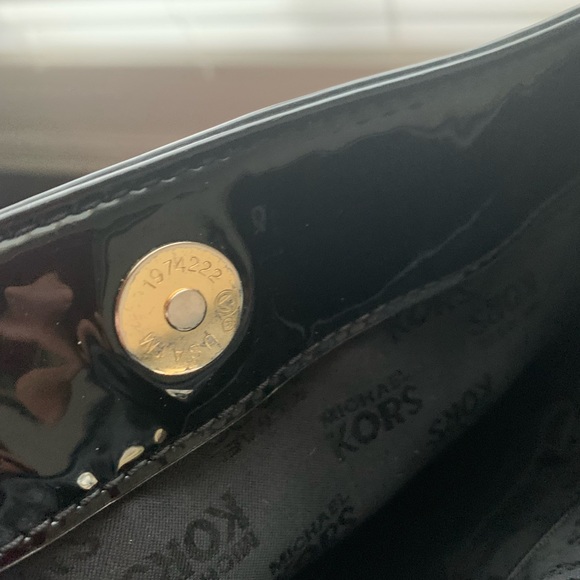 MICHAEL KORS PATENT LEATHER BAG - Picture 11 of 15